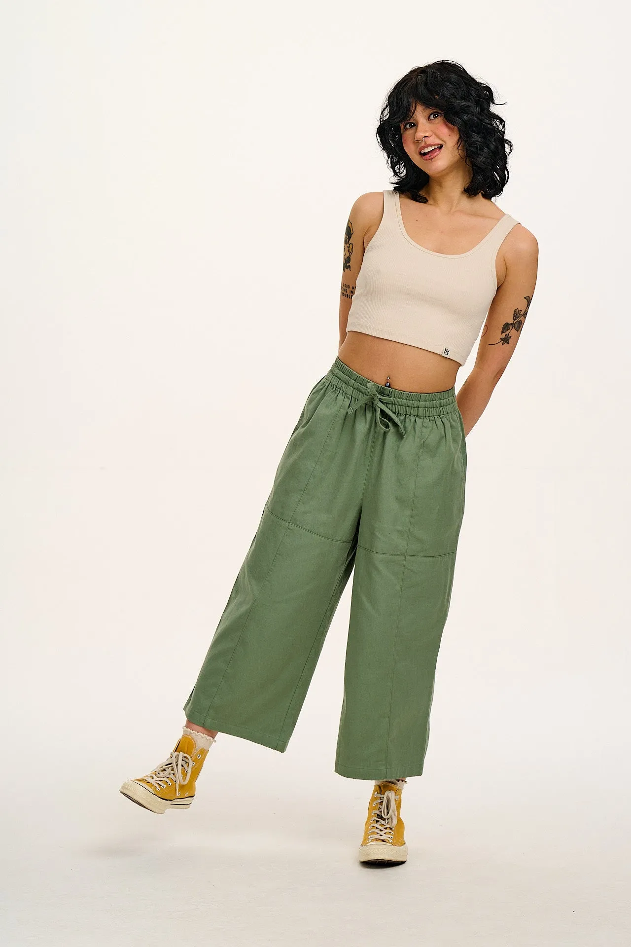 Chuck - Wide Leg Cotton Trousers in Green Bay