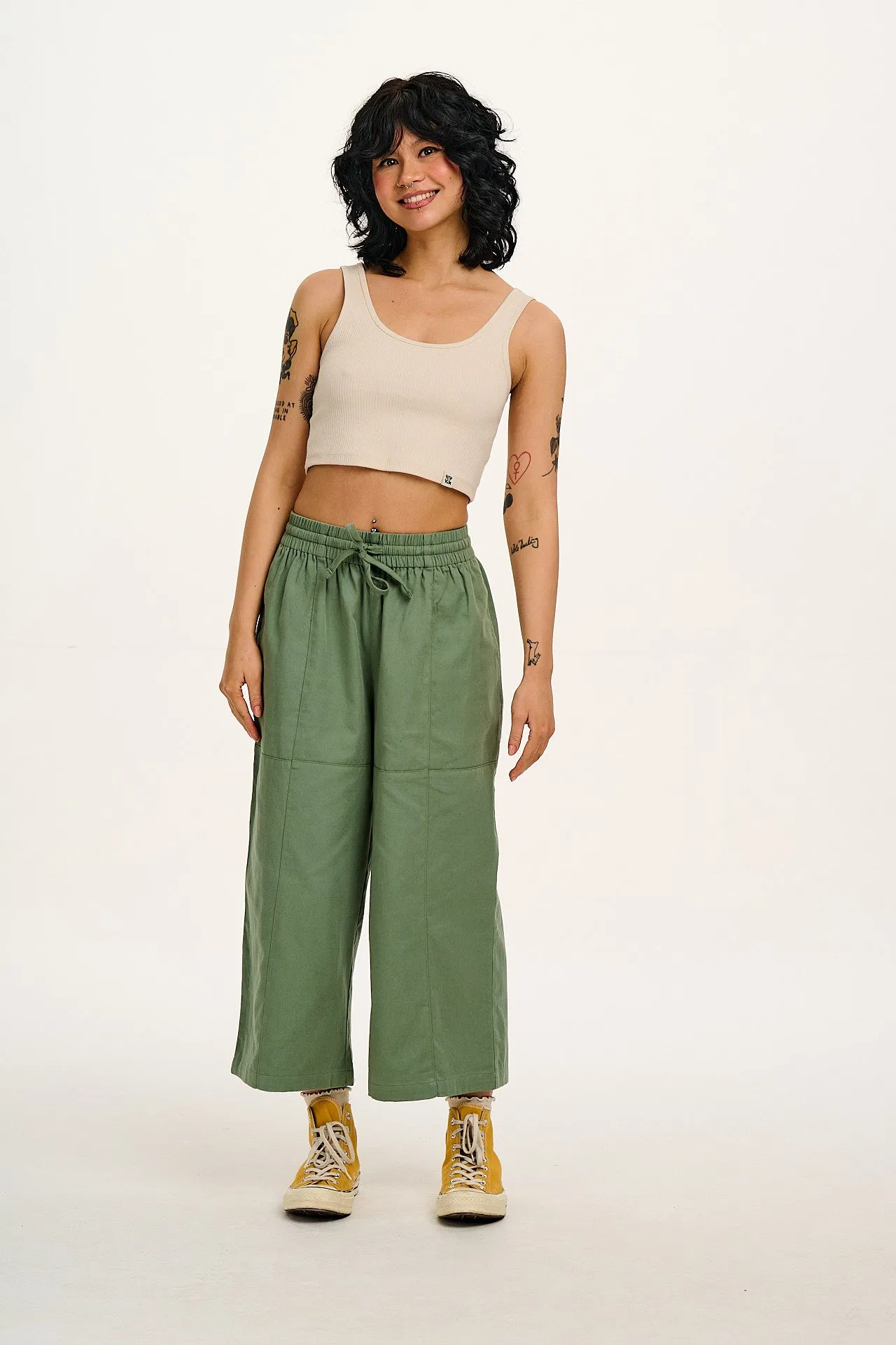 Chuck - Wide Leg Cotton Trousers in Green Bay