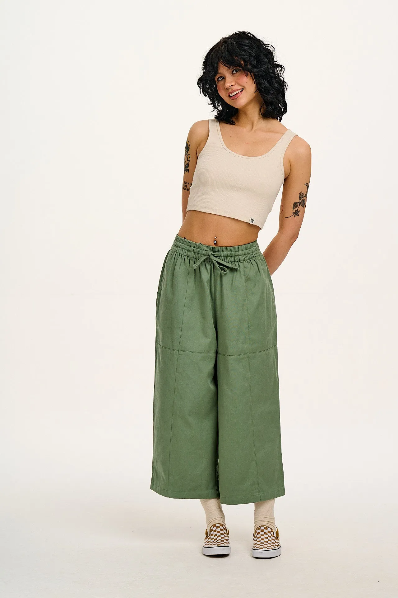 Chuck - Wide Leg Cotton Trousers in Green Bay