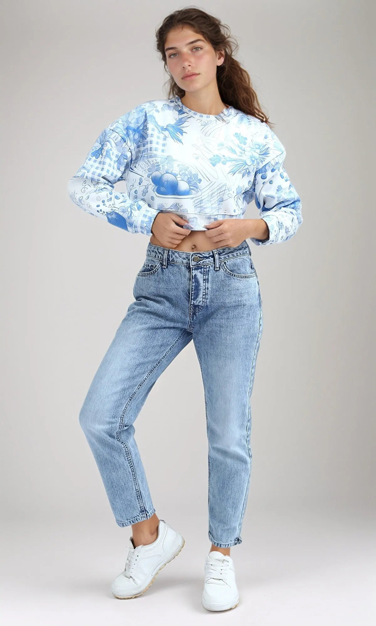 O199396 - Patterned Cropped Round Neck Sweatshirt - Blue & White