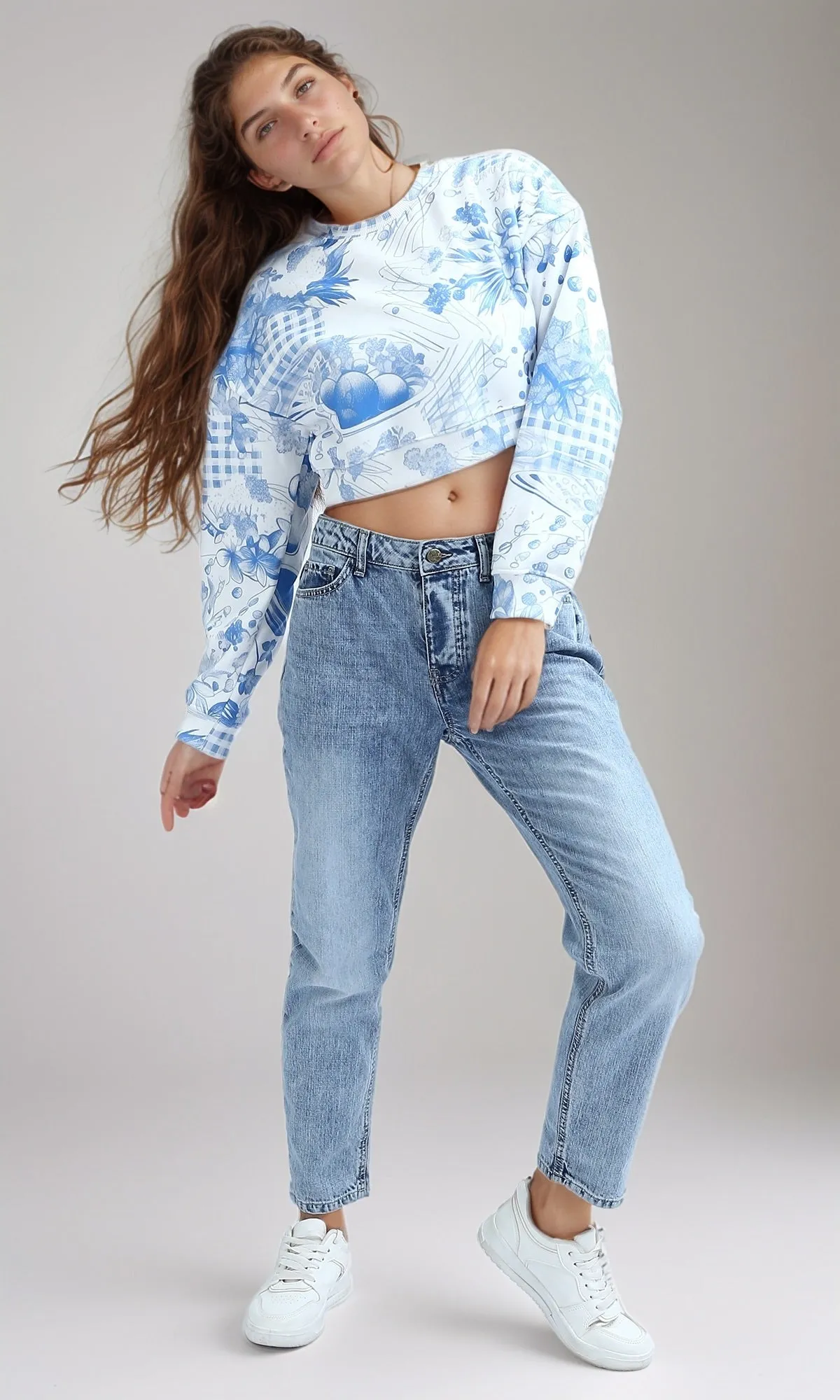 O199396 - Patterned Cropped Round Neck Sweatshirt - Blue & White