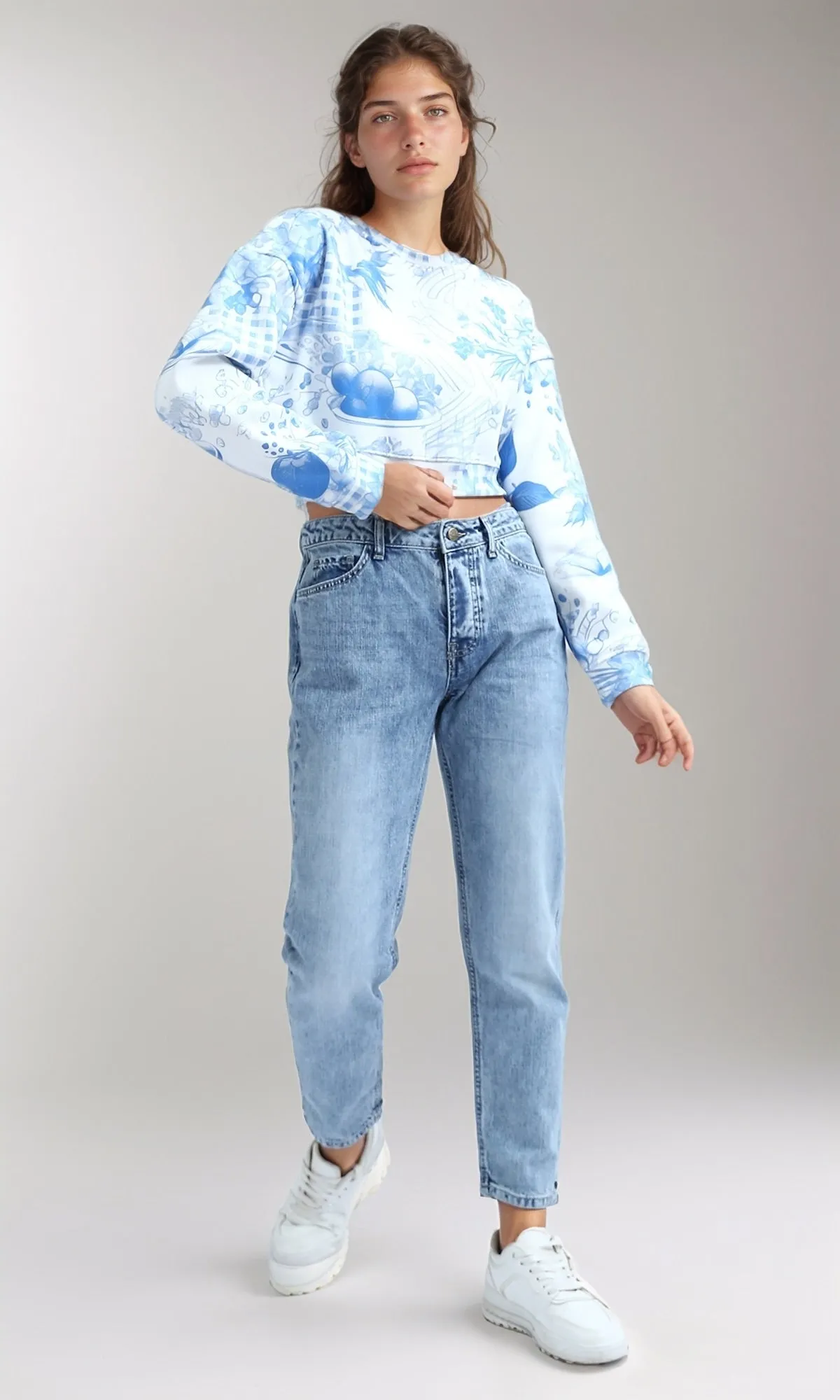 O199396 - Patterned Cropped Round Neck Sweatshirt - Blue & White