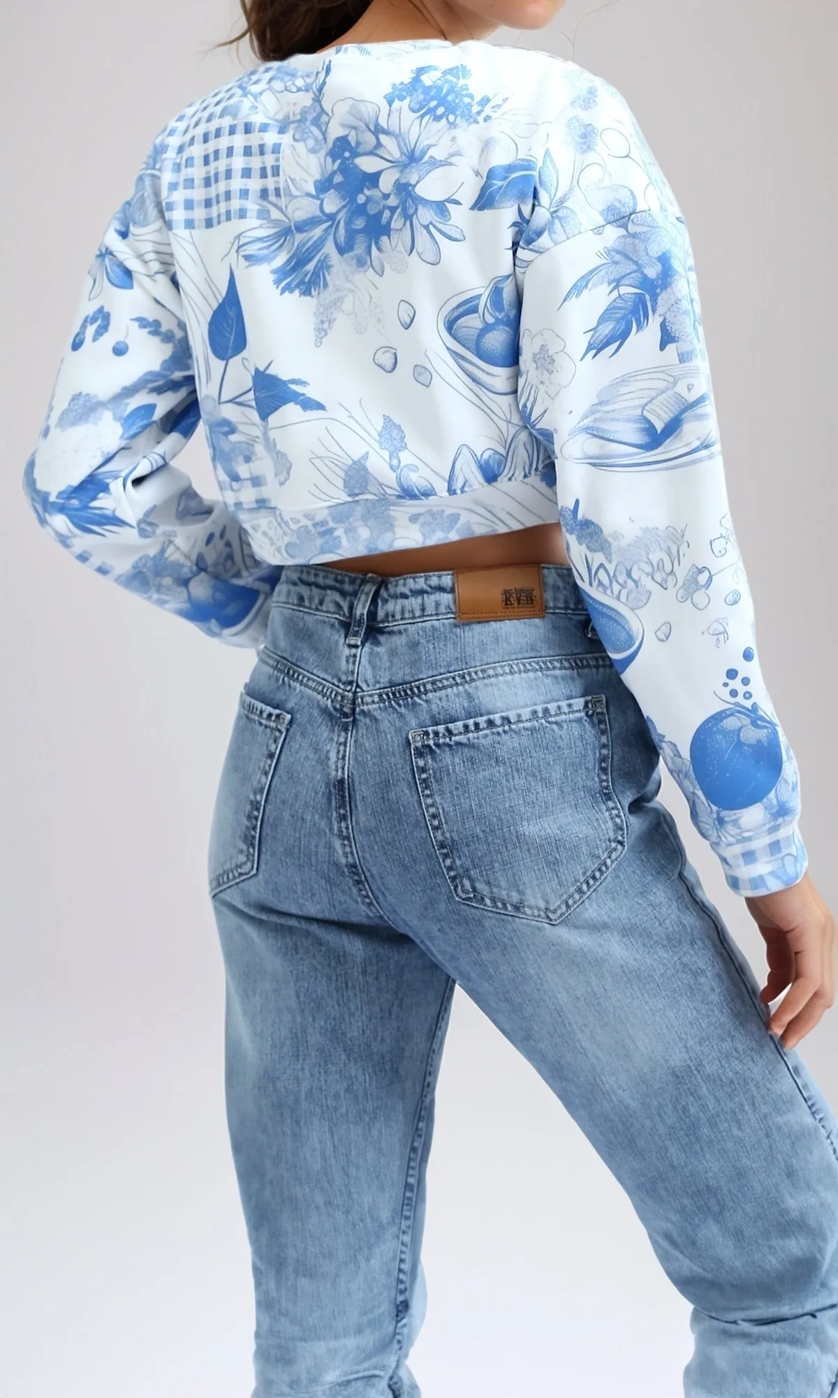 O199396 - Patterned Cropped Round Neck Sweatshirt - Blue & White