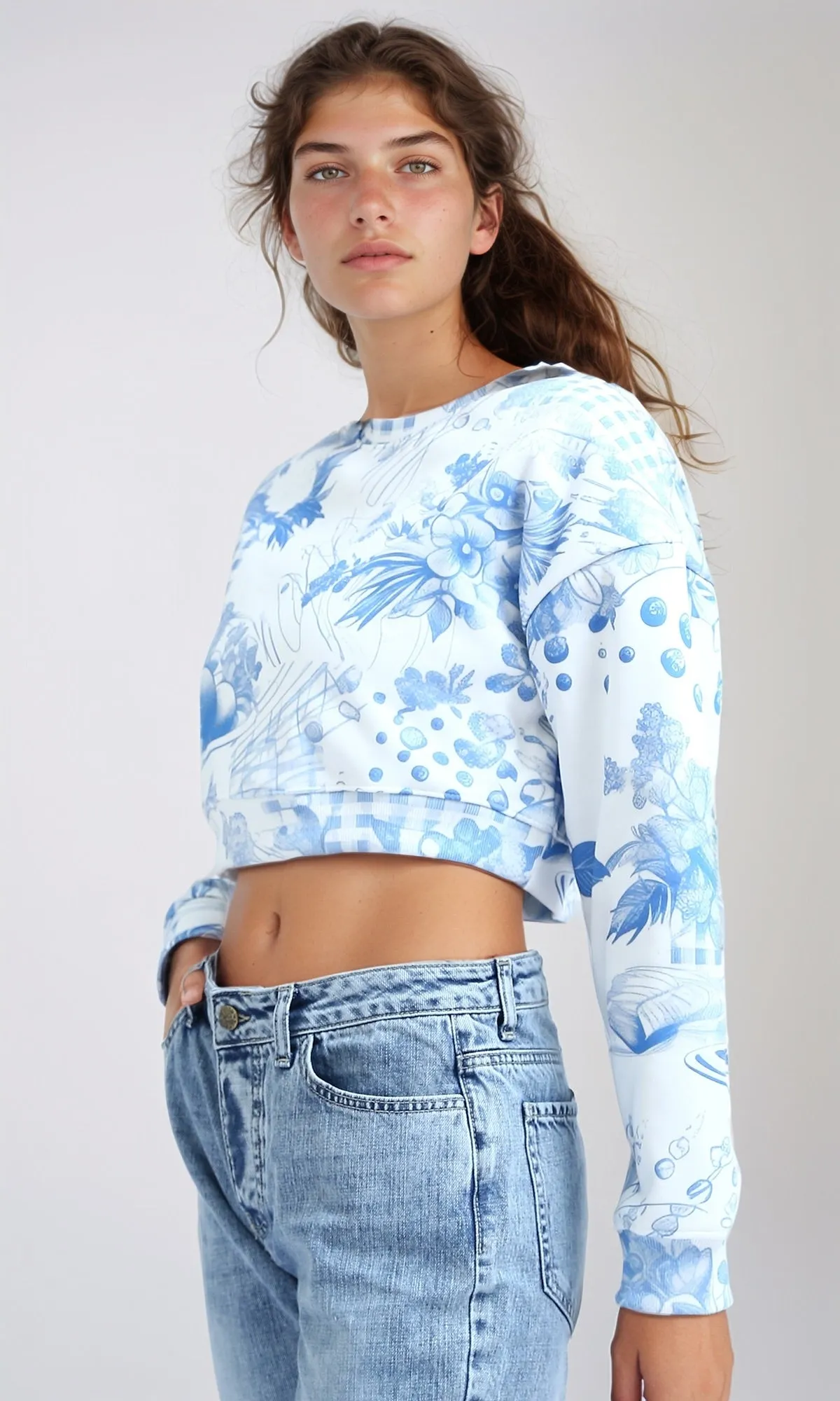O199396 - Patterned Cropped Round Neck Sweatshirt - Blue & White