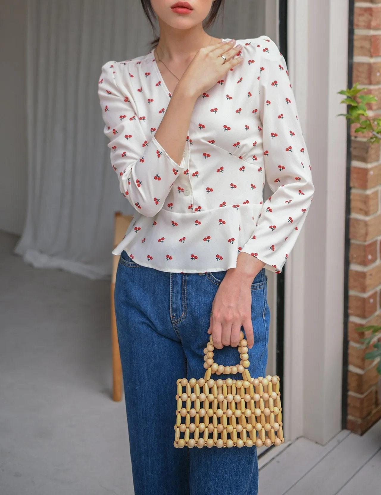 V-NECK FLORAL BLOUSE