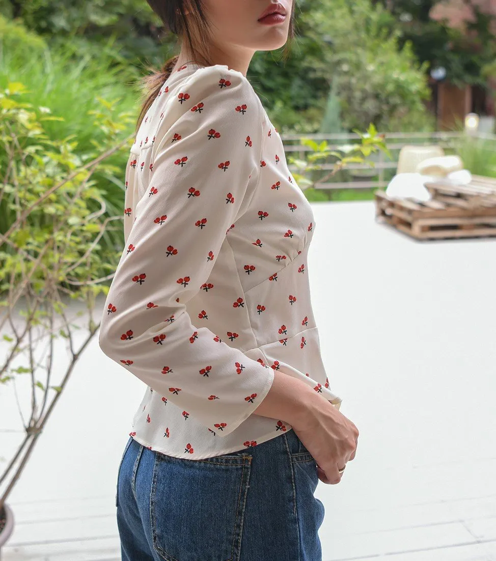 V-NECK FLORAL BLOUSE
