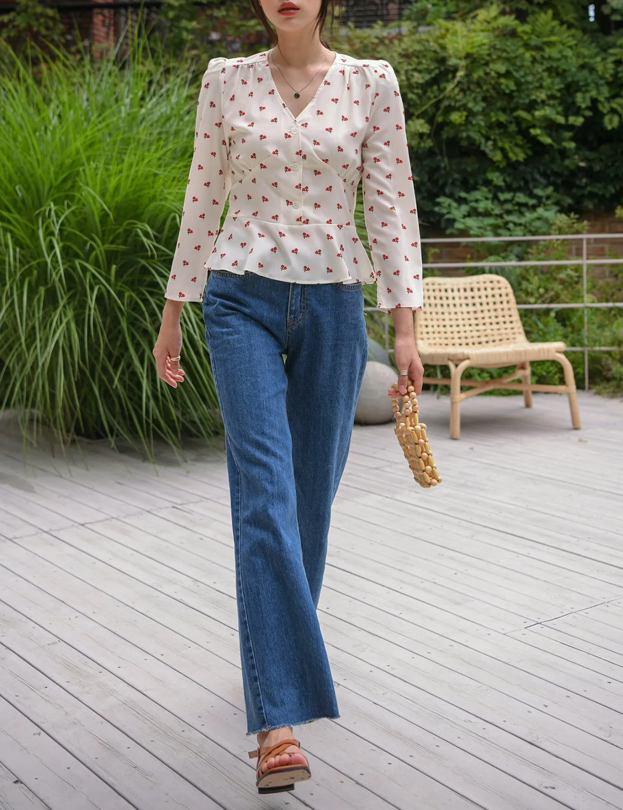 V-NECK FLORAL BLOUSE